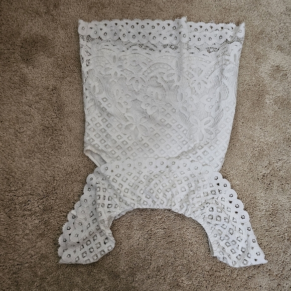 Maison Jules Cold Shoulder Lace Top with Built in Tank Size Medium - Picture 5 of 9